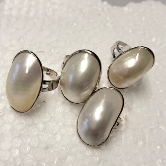 White Oval Mother of Pearl Adjustable Ring - Picture 3 of 13